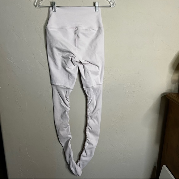 ALO Yoga Light Pink Goddess High Rise Leggings - Picture 6 of 9